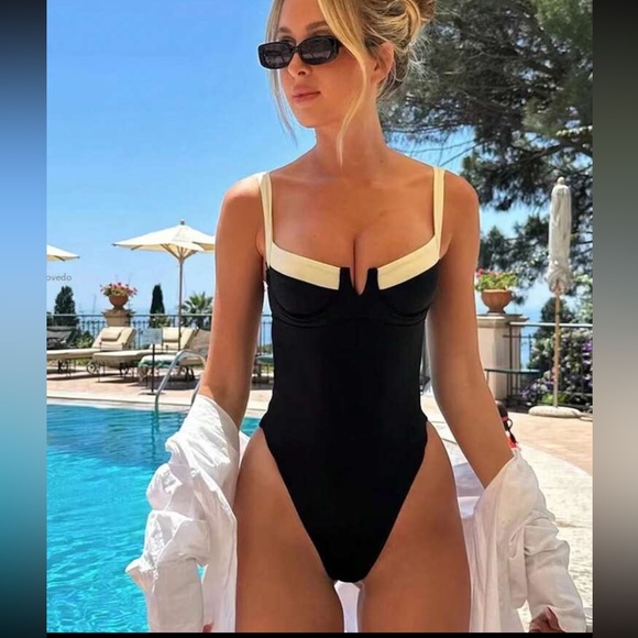posh chronicles Other - New to Posh C 🔆| Sol Elegante exy V-Neck Black & White Swimsuit